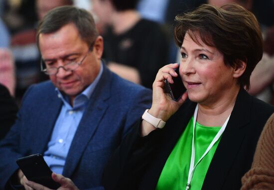 Спектакль К. Серебренникова "Наша Алла"