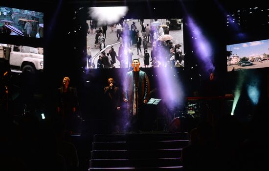 Спектакль К. Серебренникова "Наша Алла"