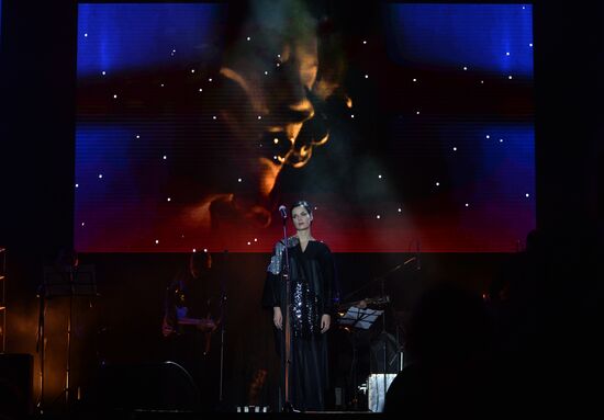 Спектакль К. Серебренникова "Наша Алла"