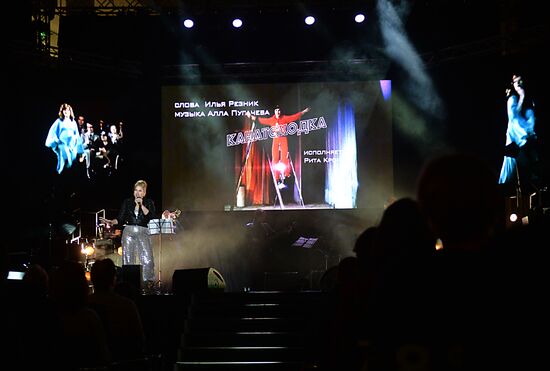 Спектакль К. Серебренникова "Наша Алла"