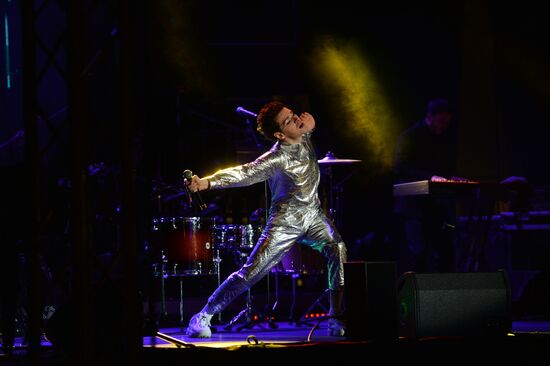 Спектакль К. Серебренникова "Наша Алла"