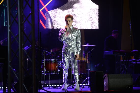 Спектакль К. Серебренникова "Наша Алла"