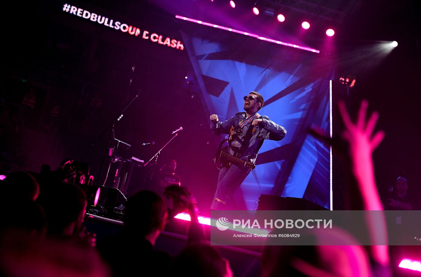 Концерт-поединок между С. Шнуровым и Noize MC