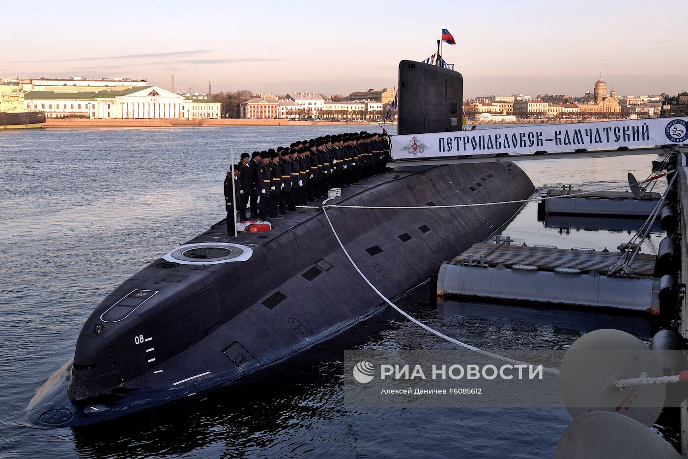 Дизель-электрическую подлодку "Петропавловск-Камчатский" передали ВМФ России