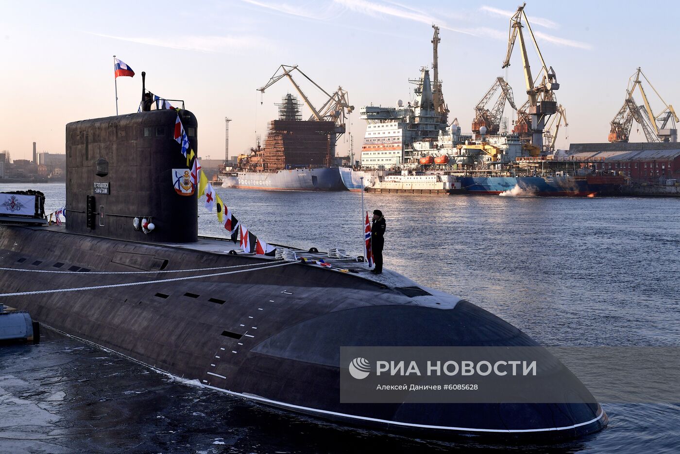 Дизель-электрическую подлодку "Петропавловск-Камчатский" передали ВМФ России