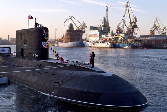 Дизель-электрическую подлодку "Петропавловск-Камчатский" передали ВМФ России