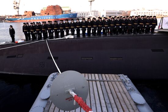 Дизель-электрическую подлодку "Петропавловск-Камчатский" передали ВМФ России