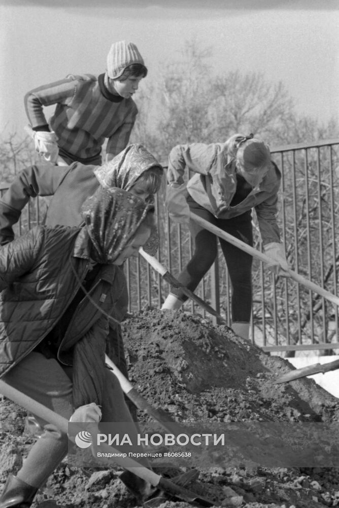 Автомобильный завод имени Ленинского комсомола