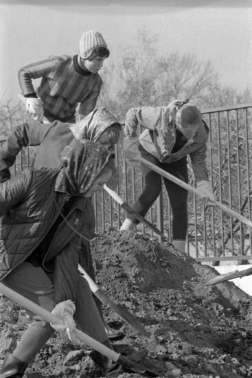 Автомобильный завод имени Ленинского комсомола