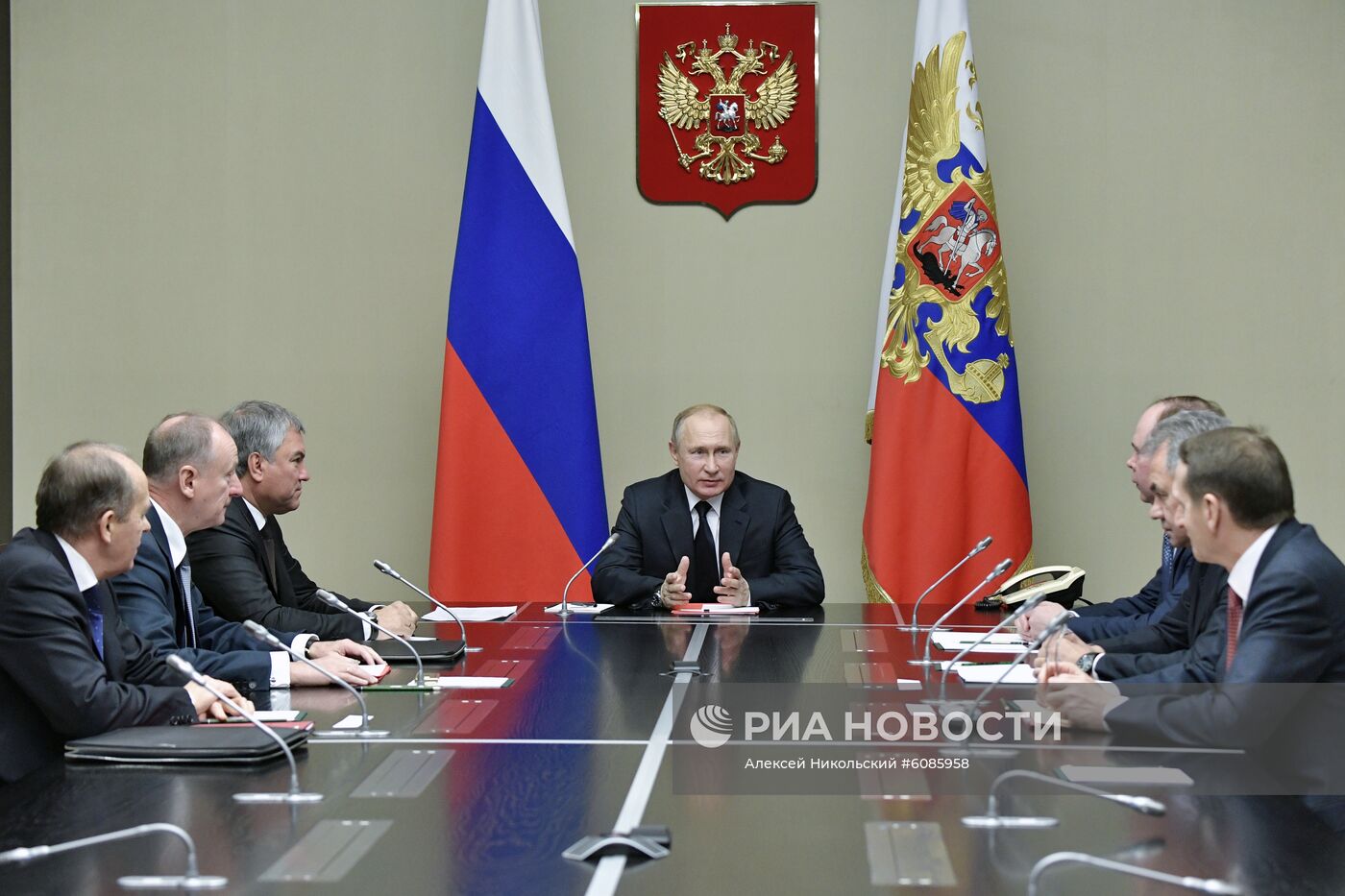 Президент РФ В. Путин провел заседание Совбеза РФ