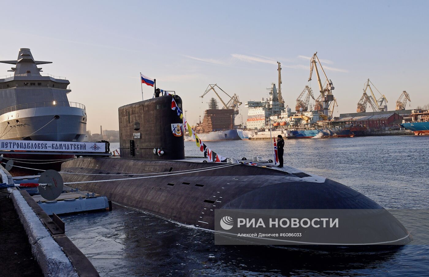 Дизель-электрическую подлодку "Петропавловск-Камчатский" передали ВМФ России