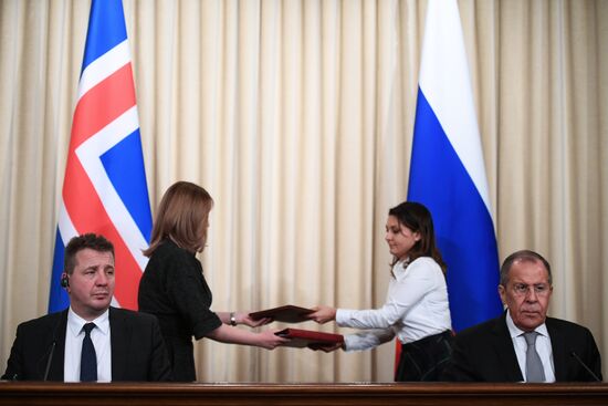 Встреча глав МИД РФ и Исландии С. Лаврова и Г. Тордарсона