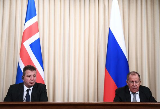 Встреча глав МИД РФ и Исландии С. Лаврова и Г. Тордарсона