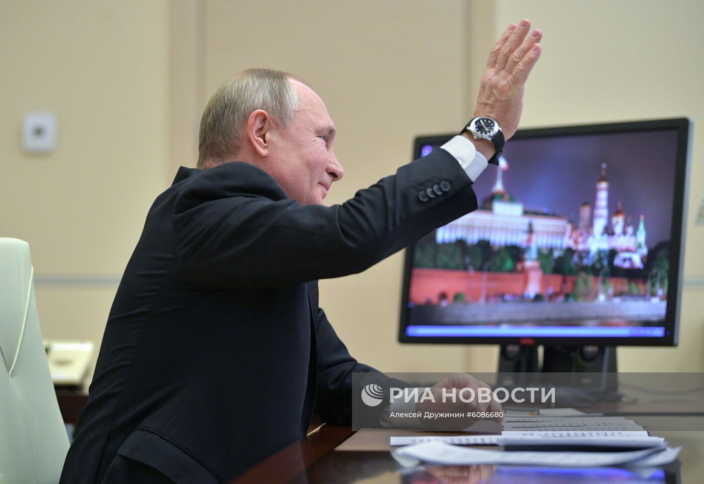 Президент РФ В. Путин принял участие в режиме телемоста в открытом уроке в рамках форума "ПроеКториЯ"