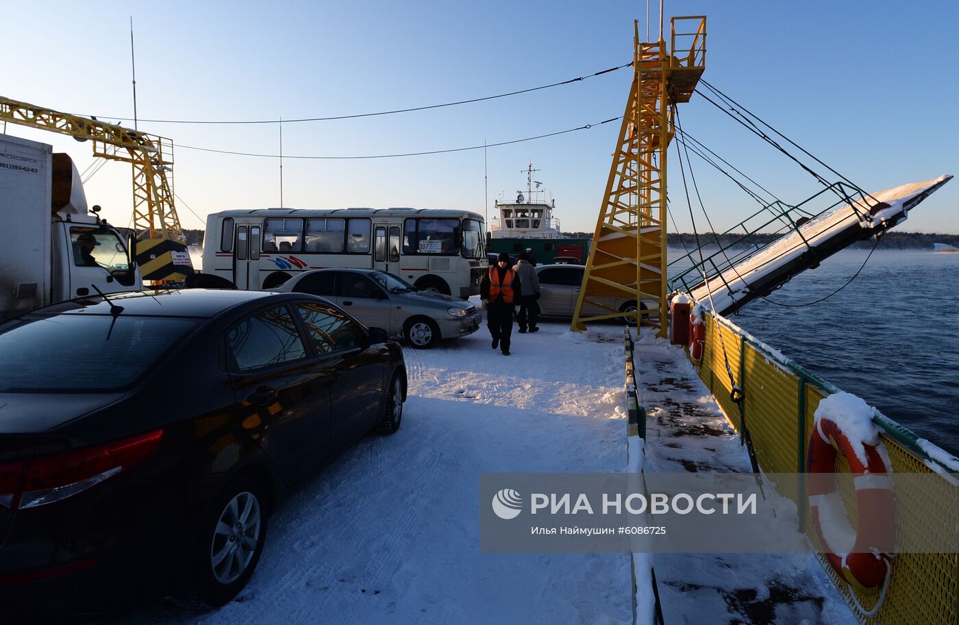 Работа паромных переправ в Красноярском крае