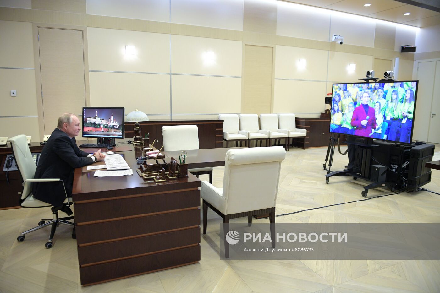 Президент РФ В. Путин принял участие в режиме телемоста в открытом уроке в рамках форума "ПроеКториЯ"