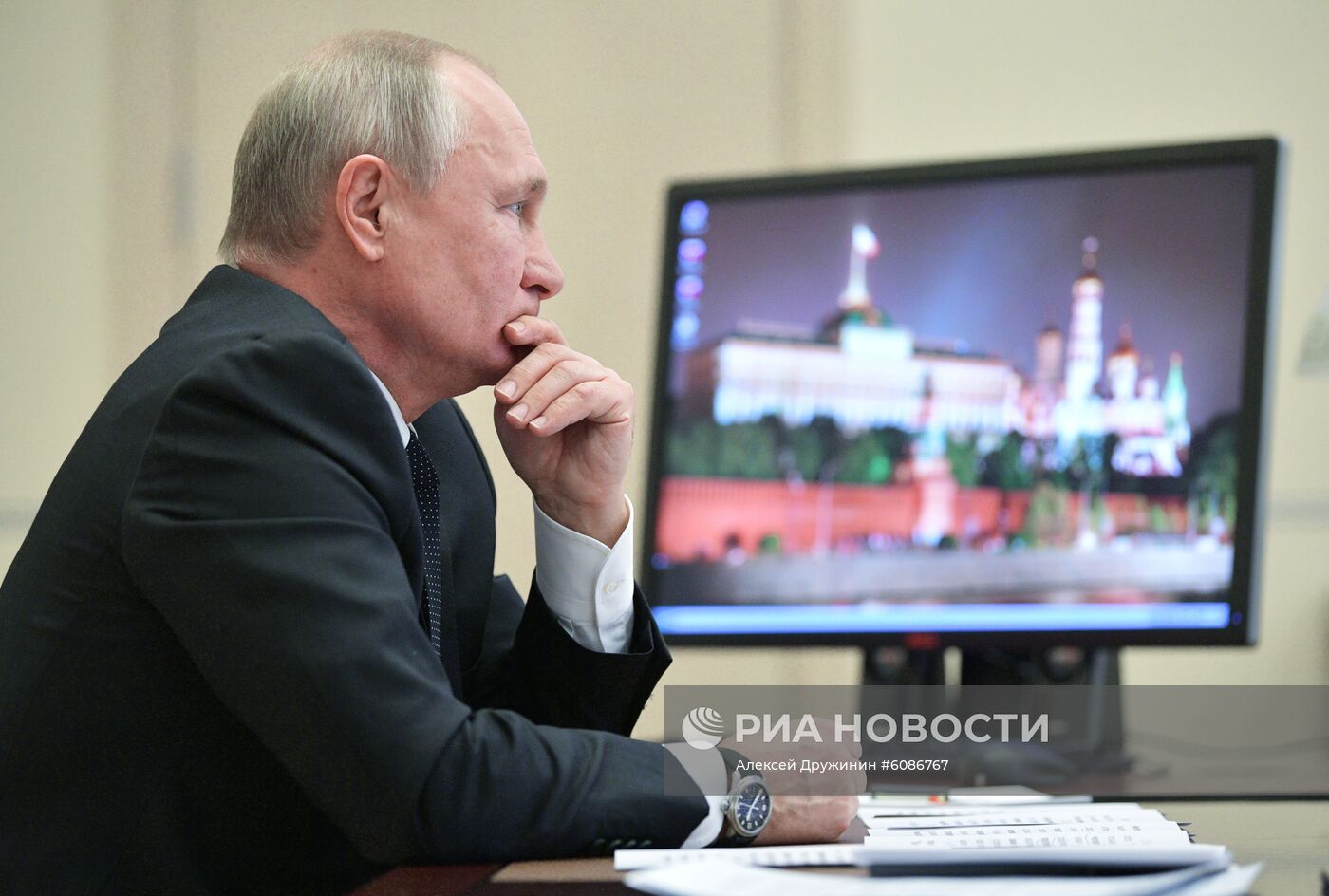 Президент РФ В. Путин принял участие в режиме телемоста в открытом уроке в рамках форума "ПроеКториЯ"