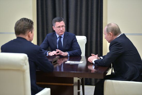 Президент РФ В. Путин встретился с министром энергетики РФ А. Новаком и главой "Газпрома" А. Миллером