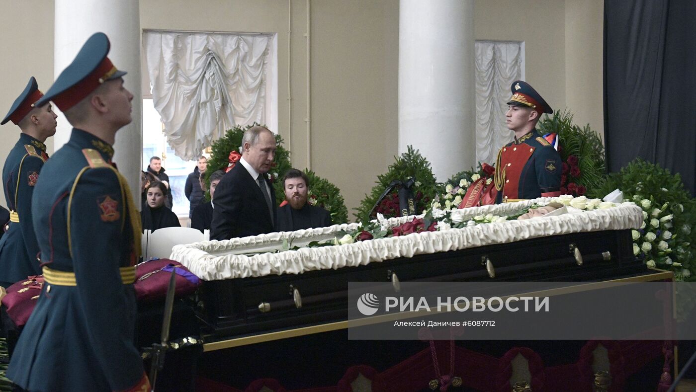 Рабочая поездка президента РФ В. Путина в Санкт-Петербург