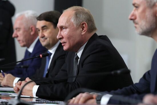 Рабочая поездка президента РФ В. Путина в Санкт-Петербург
