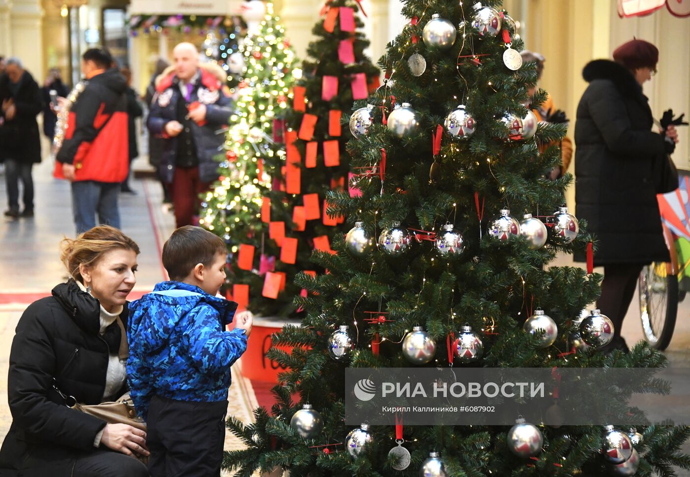 Новогоднее украшение ГУМа