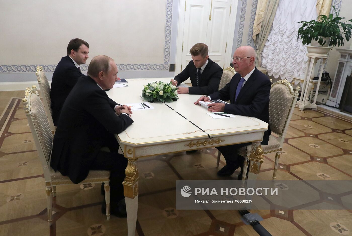 Рабочая поездка президента РФ В. Путина в Санкт-Петербург