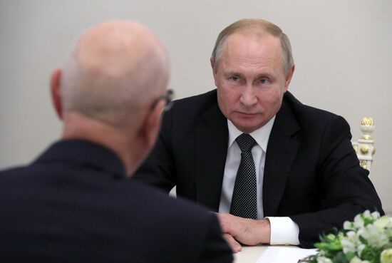Рабочая поездка президента РФ В. Путина в Санкт-Петербург