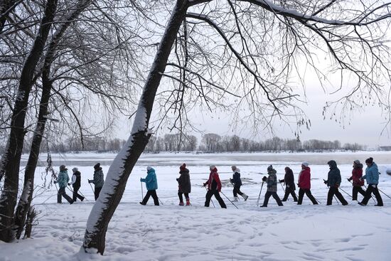Занятия скандинавской ходьбой в Новосибирске 