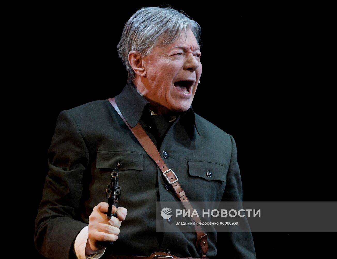 Показ премьерного спектакля "Капкан" в театре "Ленком"