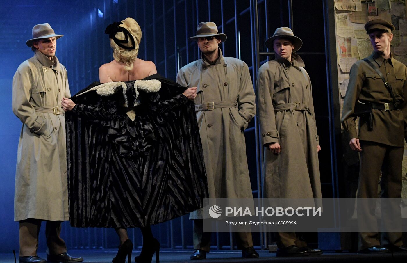 Показ премьерного спектакля "Капкан" в театре "Ленком"