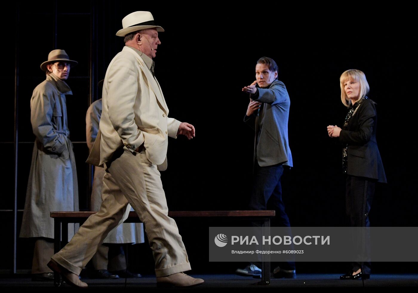 Показ премьерного спектакля "Капкан" в театре "Ленком"