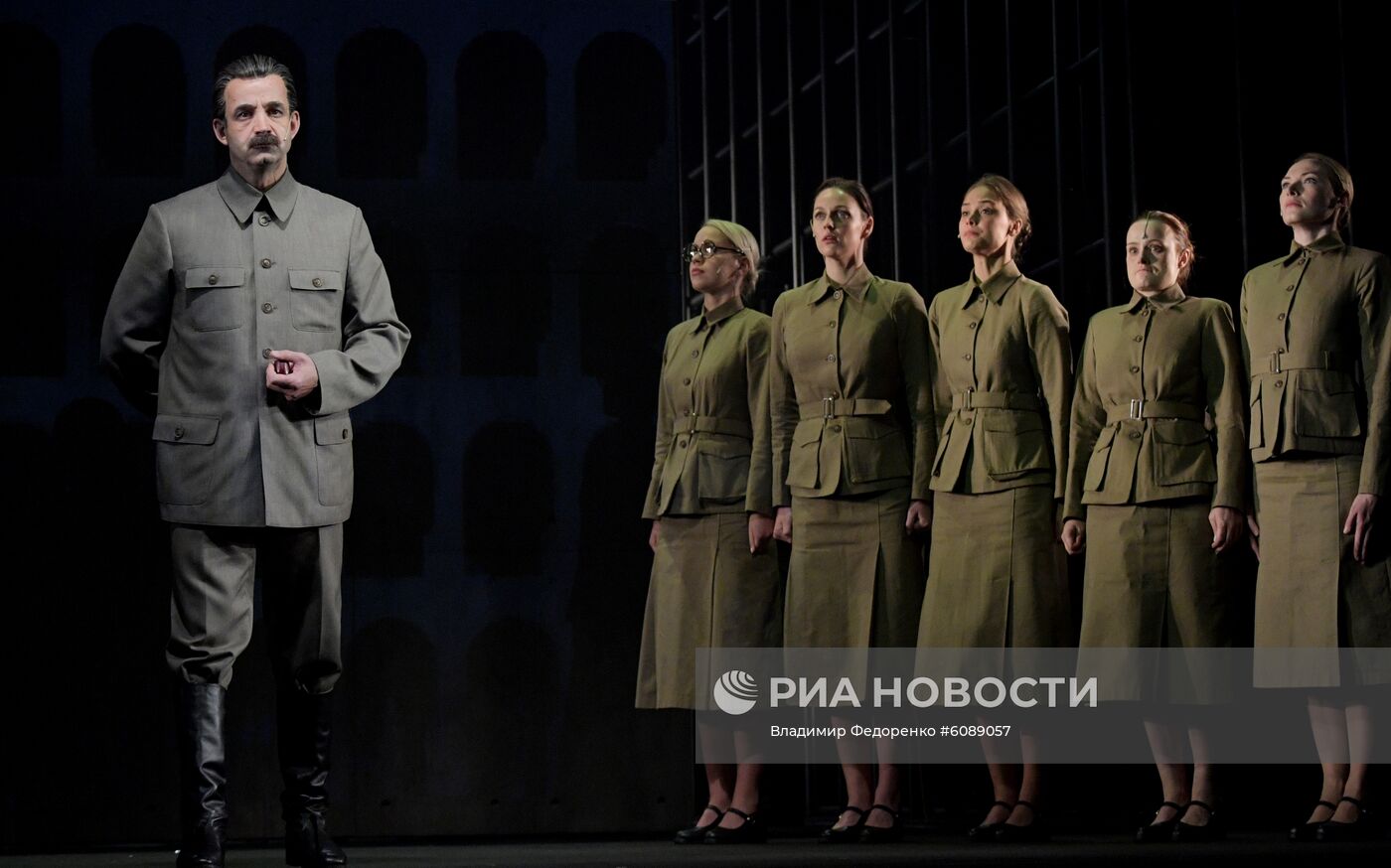 Показ премьерного спектакля "Капкан" в театре "Ленком"