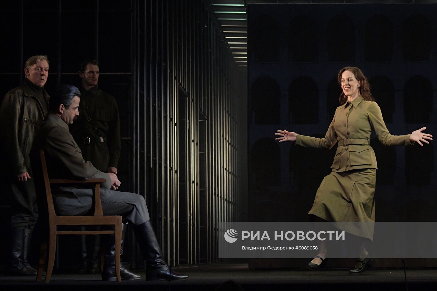 Показ премьерного спектакля "Капкан" в театре "Ленком"