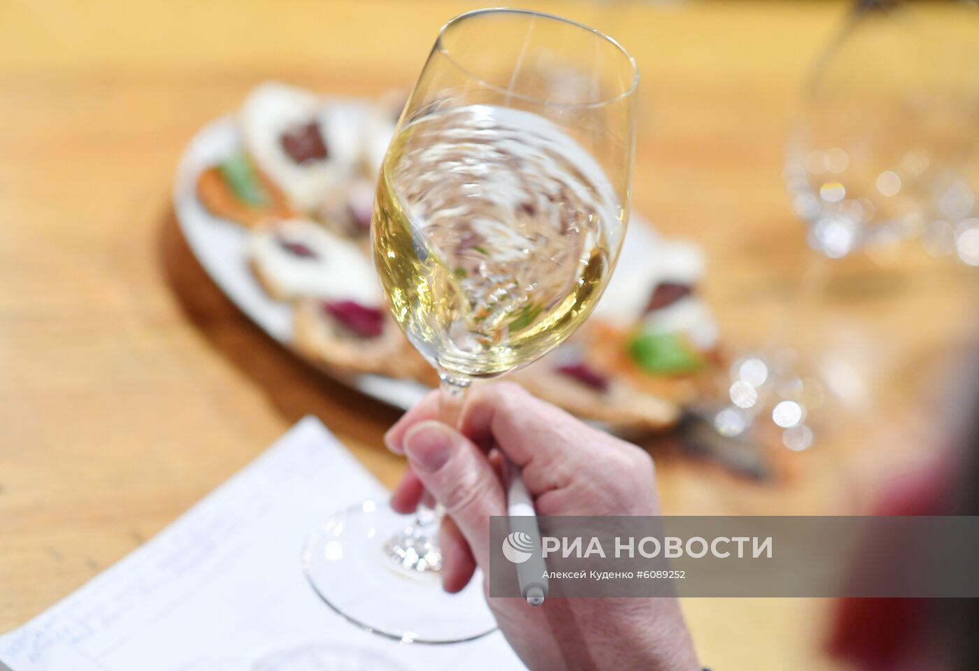 Дегустация российских вин в винотеке Vino Birra Bar в Москве