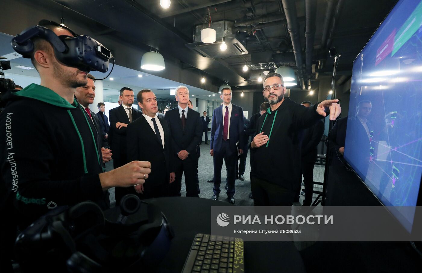 Премьер-министр РФ Д. Медведев посетил ПАО Сбербанк