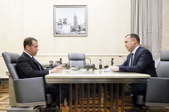 Премьер-министр РФ Д. Медведев встретился с губернатором Курганской области В. Шумковым