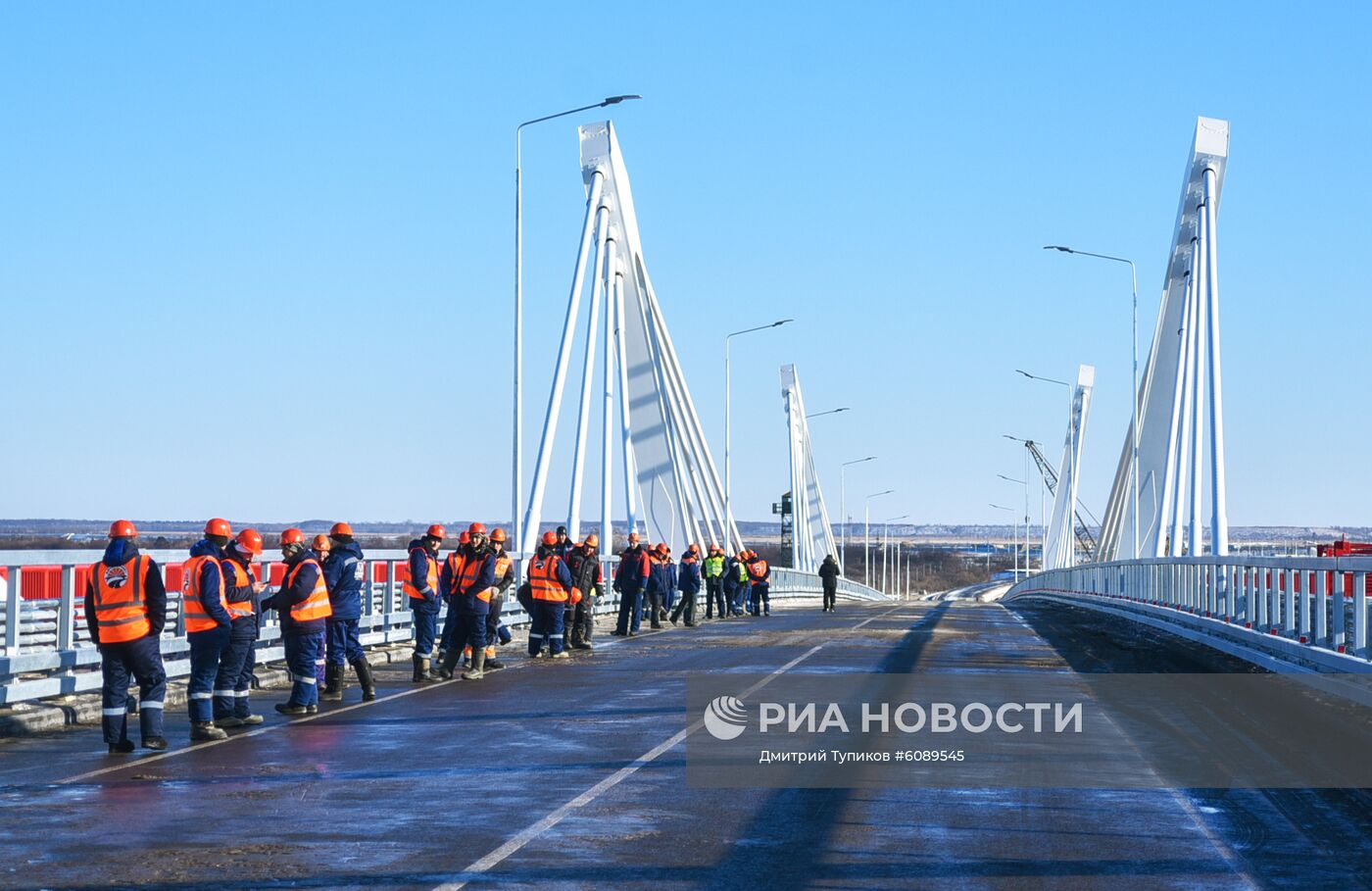 Завершено строительство моста через Амур между Россией и Китаем