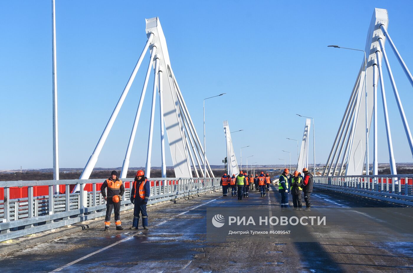 Завершено строительство моста через Амур между Россией и Китаем