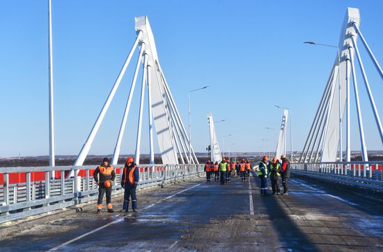 Завершено строительство моста через Амур между Россией и Китаем
