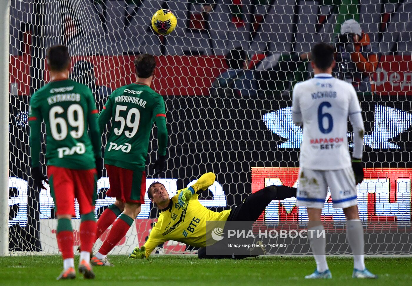 Футбол. РПЛ. Матч "Локомотив" - "Динамо"