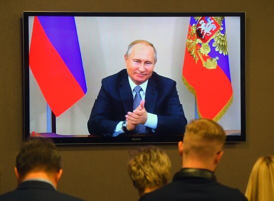Президент РФ В. Путин принял участие в церемонии начала поставок российского газа в КНР по "восточному" маршруту