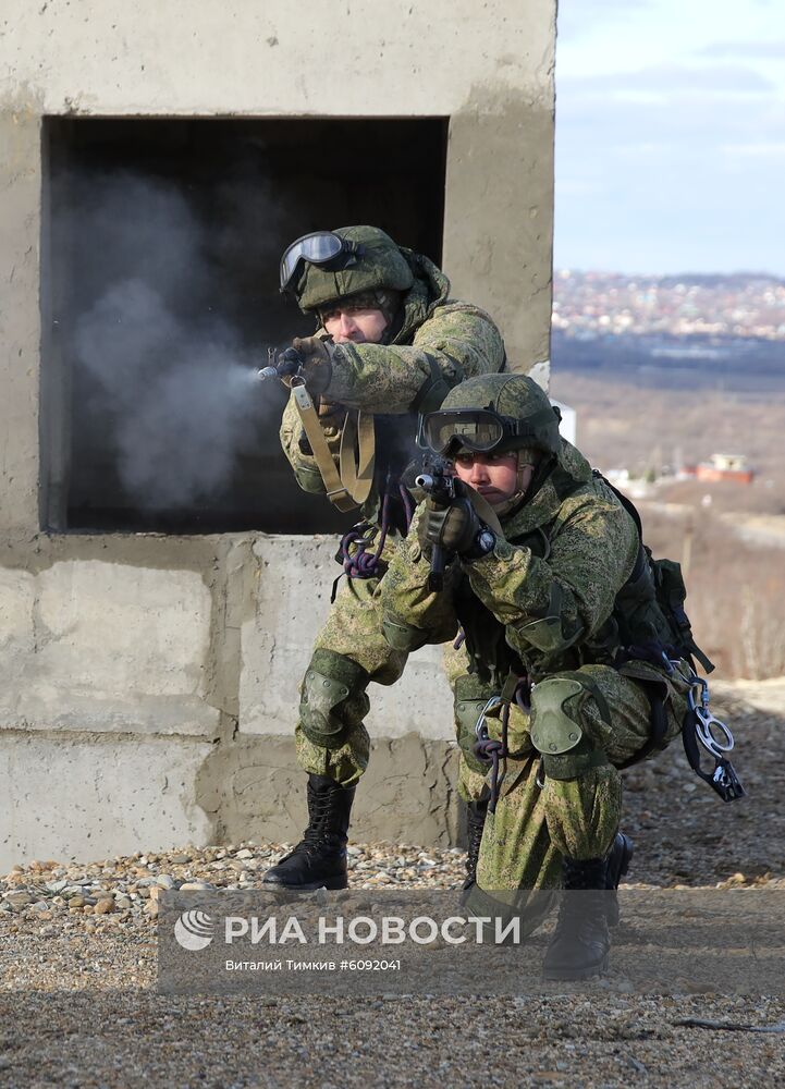 Военные учения на полигоне "Раевский" в  Новороссийске