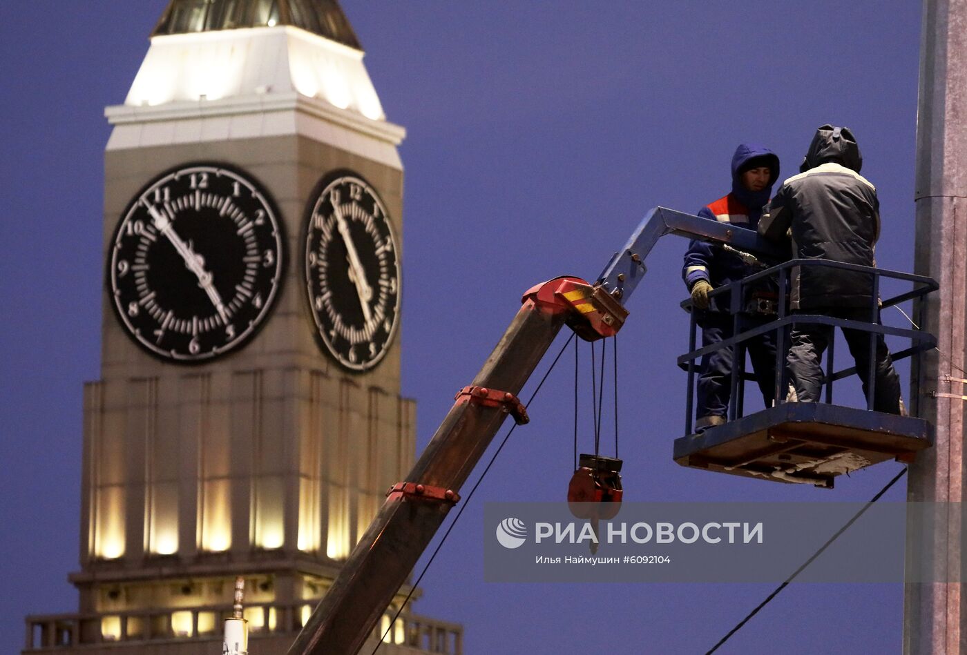 Установка главной новогодней елки в Красноярске