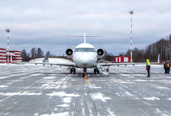 Прибытие первого самолета рейса "Череповец – Петрозаводск - Архангельск" в аэропорт города Петрозаводск.