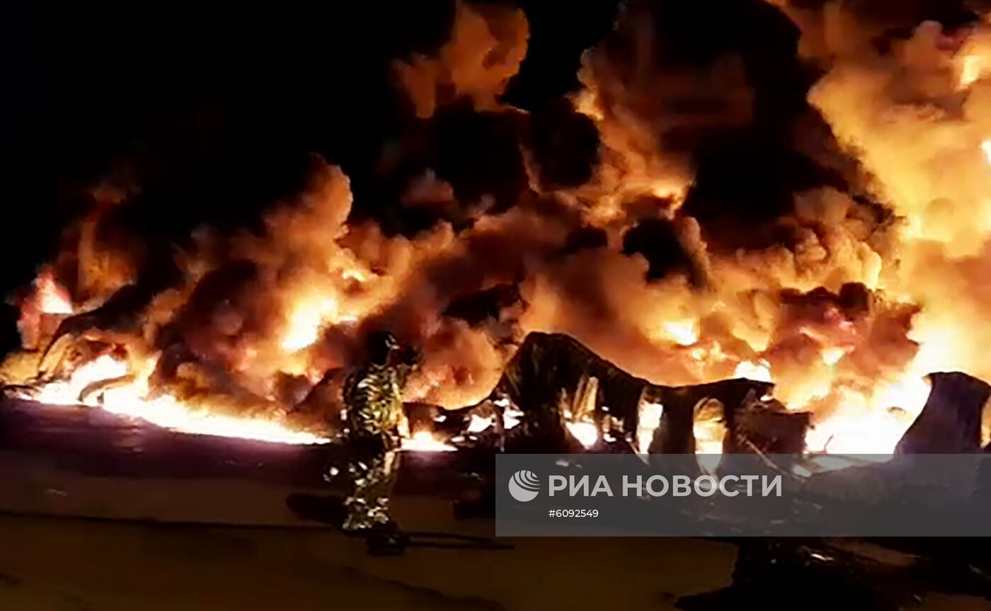 Пожар в ангаре в Санкт-Петербурге