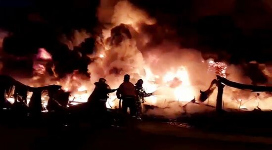 Пожар в ангаре в Санкт-Петербурге