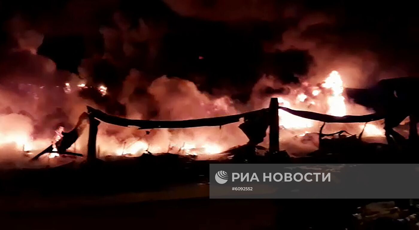 Пожар в ангаре в Санкт-Петербурге