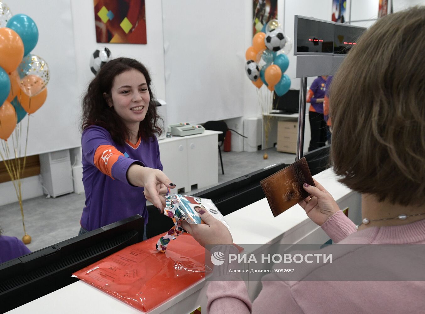 Открытие центра выдачи паспортов болельщика ЧЕ-2020 в Санкт-Петербурге