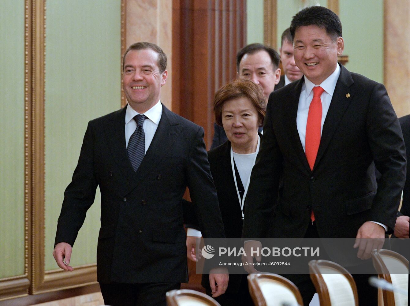 Премьер-министр РФ Д. Медведев встретился с премьер-министром Монголии У. Хурэлсухом