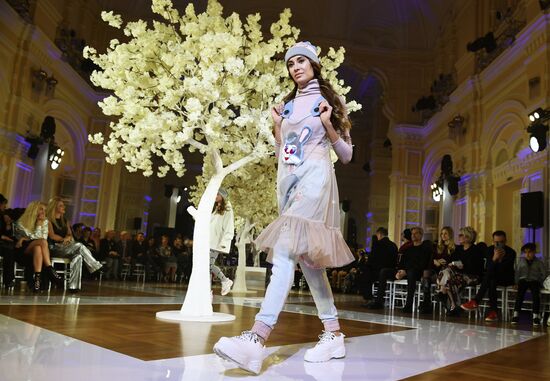 Презентация коллекции одежды "Спокойной ночи, малыши!" от IGOR GULYAEV